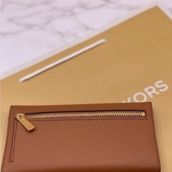Michael Kors Trifold Wallet Luggage - Picture 3 of 10